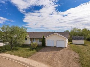 9105 W Forest St, La Crete, AB T0H 2H0