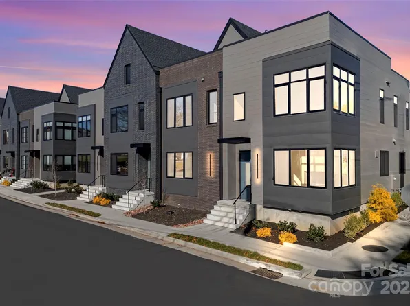 61 E Jordan St, Brevard, NC 28712