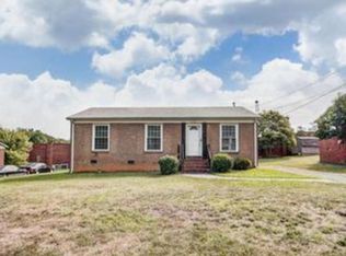 2532 Pinestream Dr, Charlotte, NC 28216