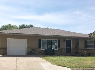 512 44th St, Vienna, WV 26105