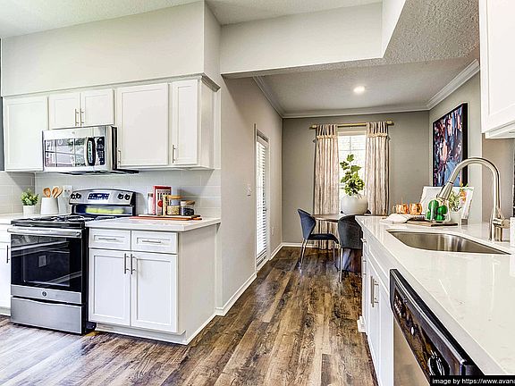 5th image of 421 Little Texas Ln #73895-732