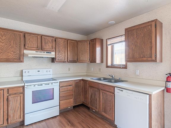 3rd image of 1420 25th Ave