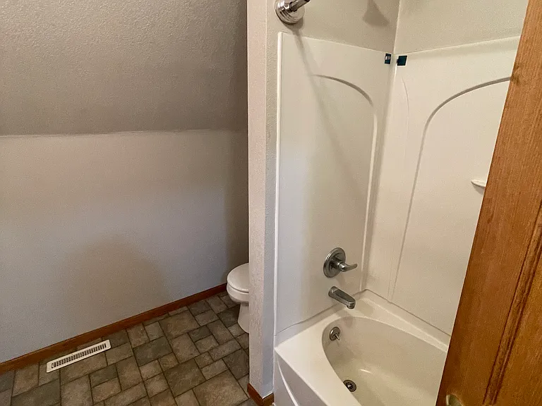 127 E Main St — Photo 10
