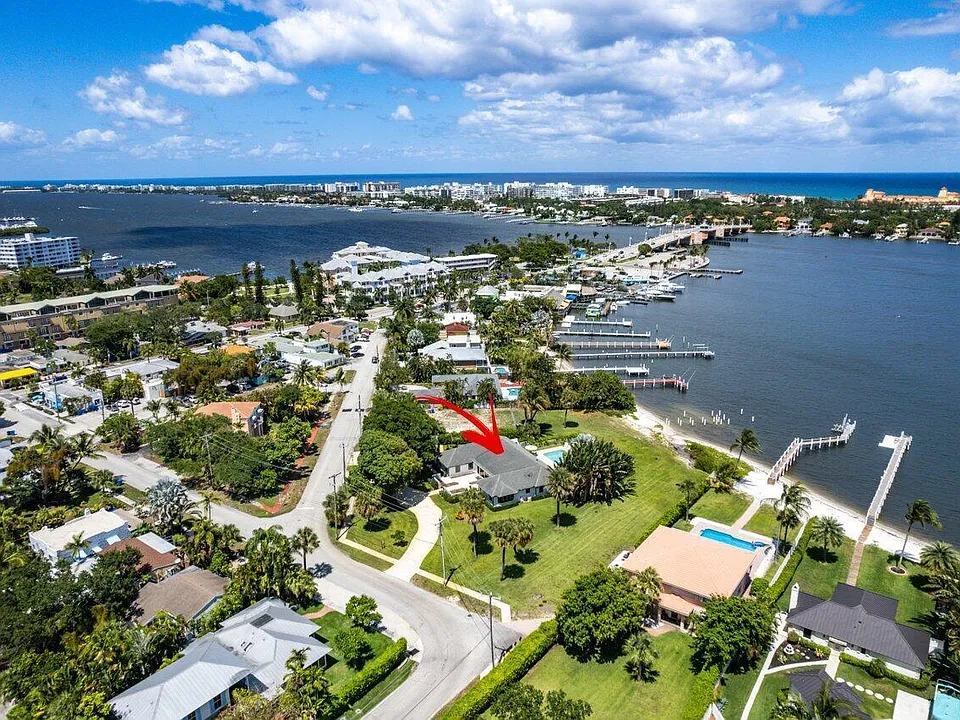 210 S Lake Dr