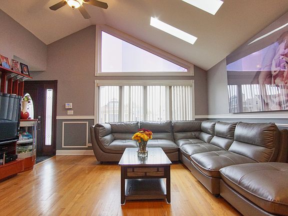 5th image of 3131 N Newcastle Ave