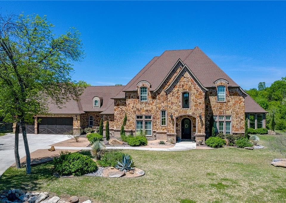 1st image of 408 Oak Bluff Ct