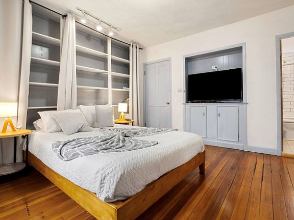 5th image of 60 Essex St #2