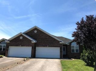 621 Village Creek Dr, Bowling Green, KY 42101