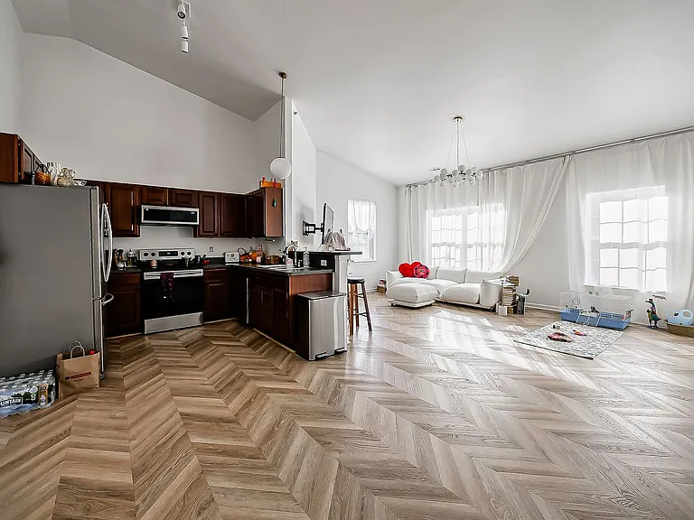 14520 Vauxhall Dr — Photo 3