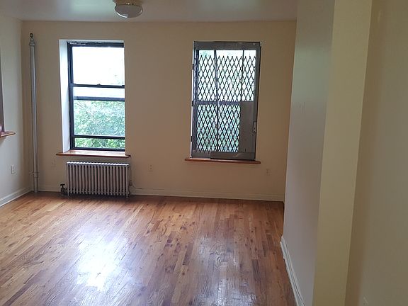 3rd image of 521 Putnam Ave #3