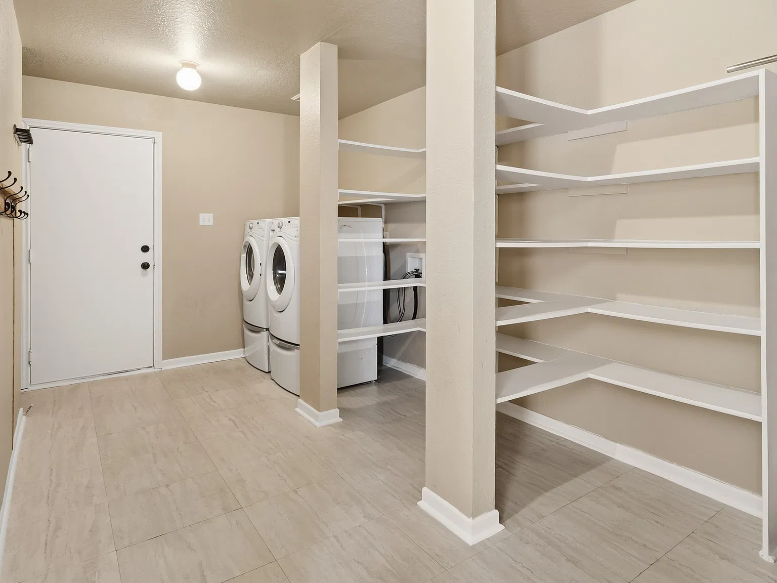 3 bed, 2.5 bath, 2856 sqft, $1,850 — Photo 4