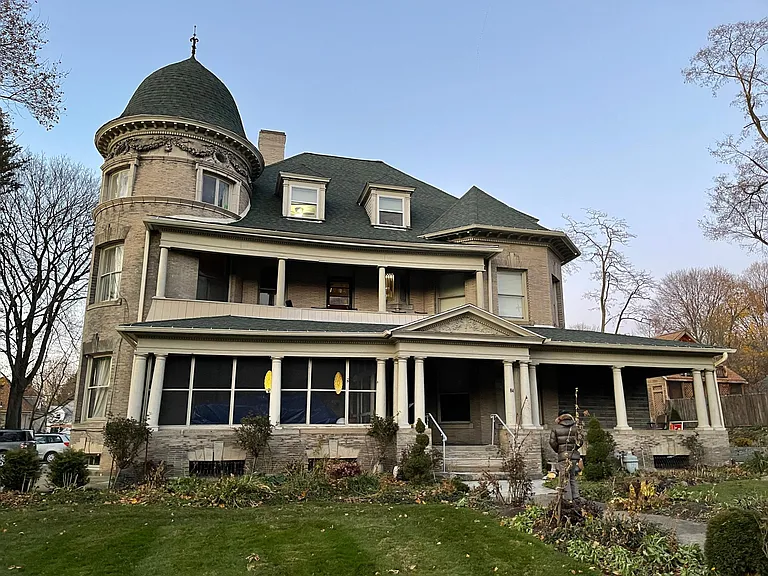 84 Riverside Dr — Photo 2