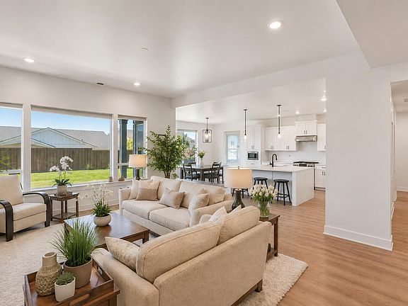 3rd image of 3631 NE Desert Juniper Ln