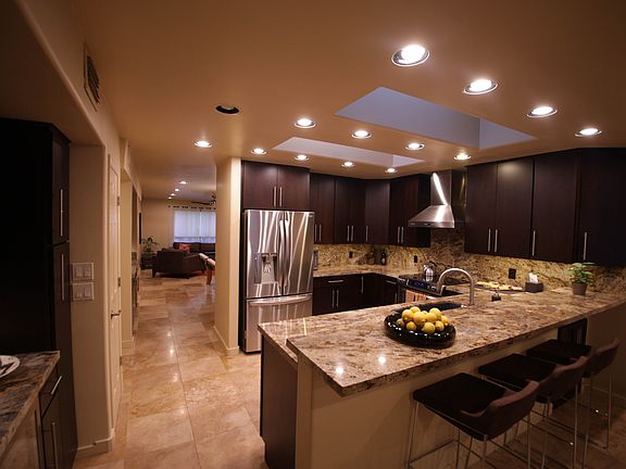 Kitchen/Breakfast Bar