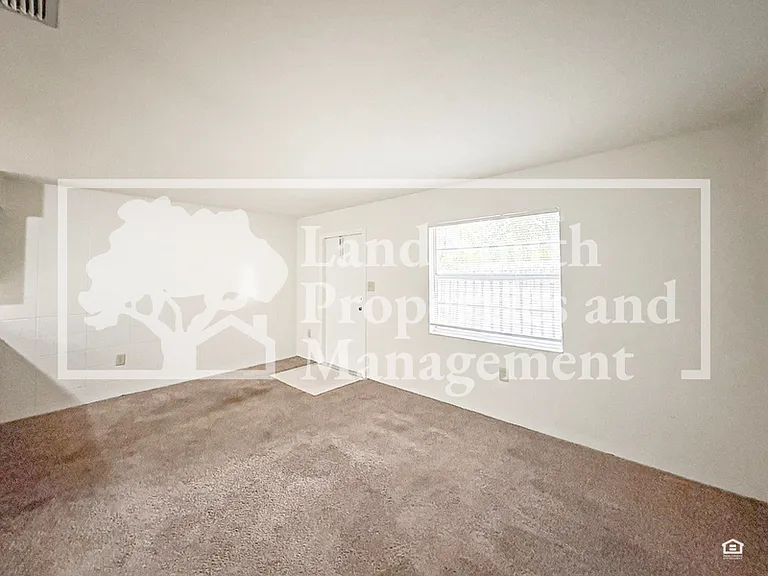 817 W Carole St #14 — Photo 4
