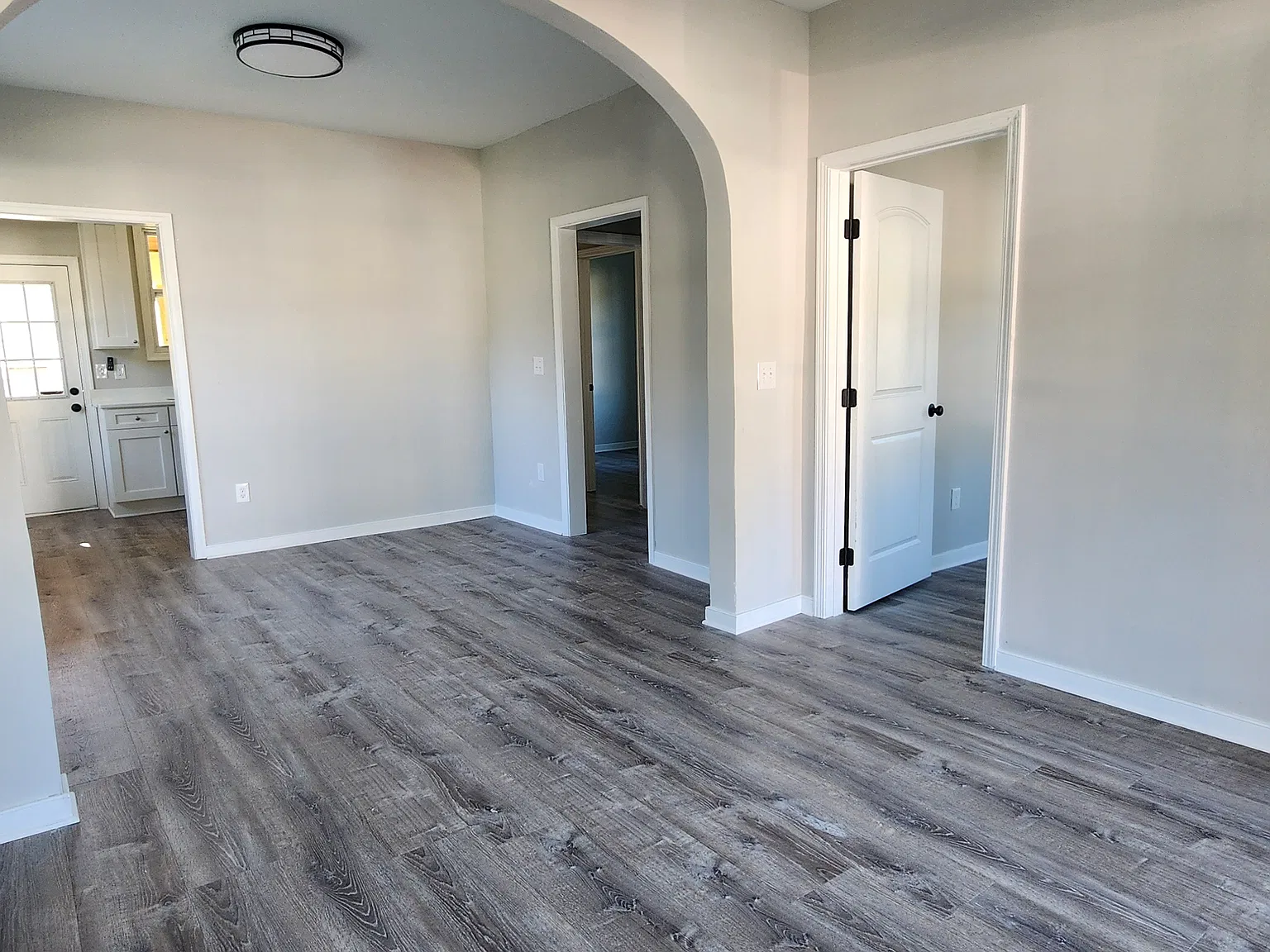 3 bed, 1013 sqft, $1,900 — Photo 2