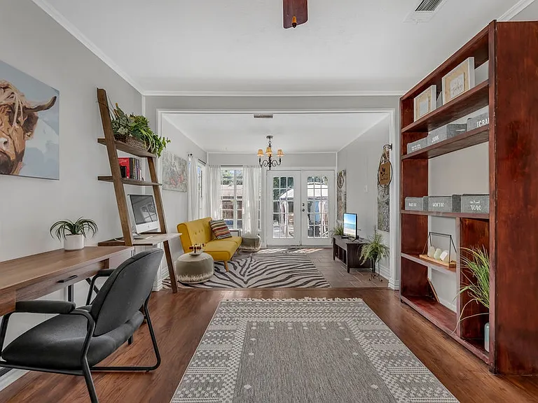 2240 Lawndale Dr — Photo 12