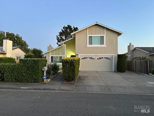 1411 Klamath Dr photo 1
