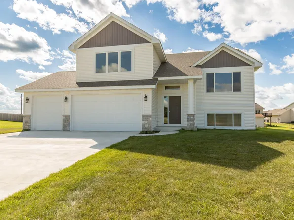 996 Mallard Ln, Belle Plaine, MN 56011