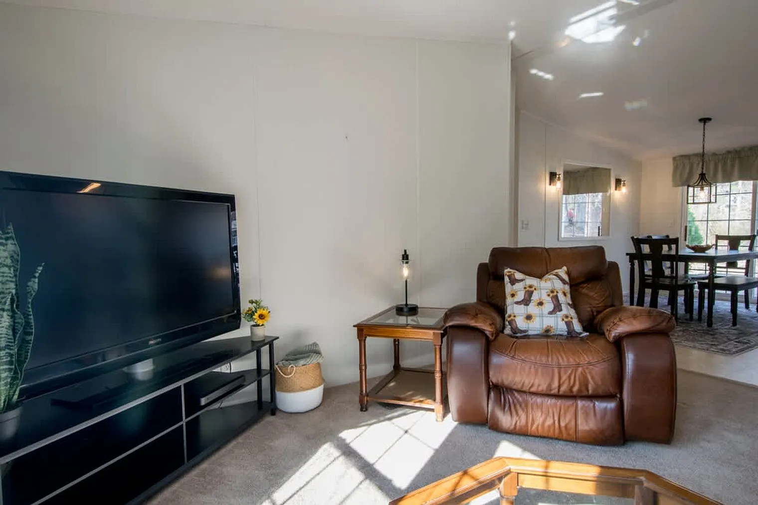 3 bed, 2.0 bath, $3,843 — Photo 3