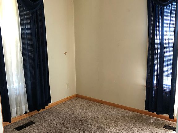 1st level bedroom/office