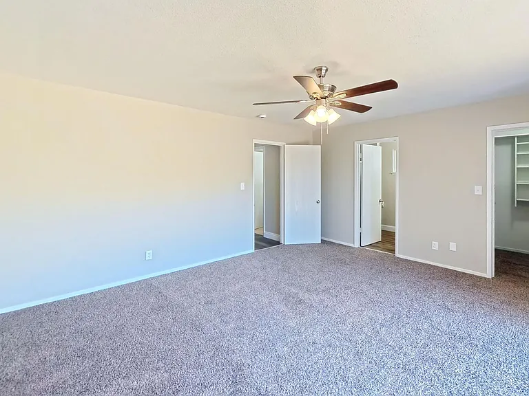 2209 E Palo Alto Ave — Photo 10