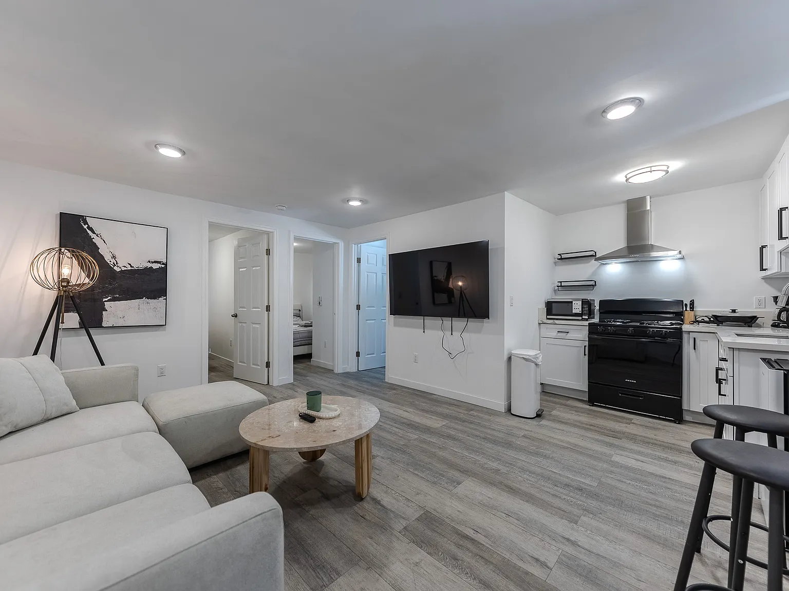 4 bed, 1850 sqft, $8,900 — Photo 3