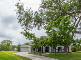 215 Pecan Valley Ct, Friendswood, TX 77546