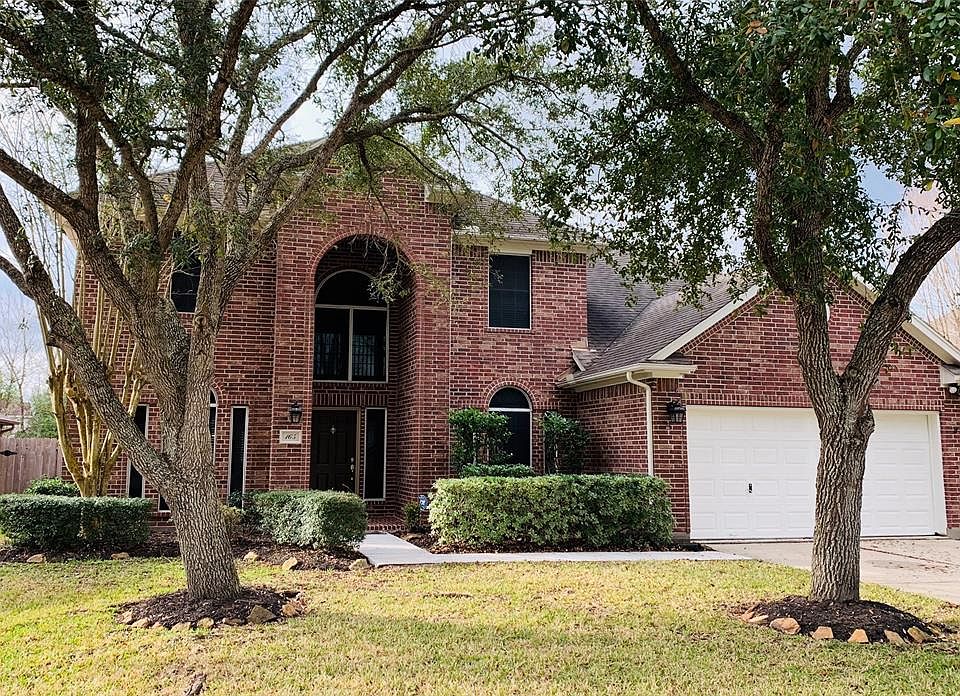 1st image of 165 Greenridge Cir