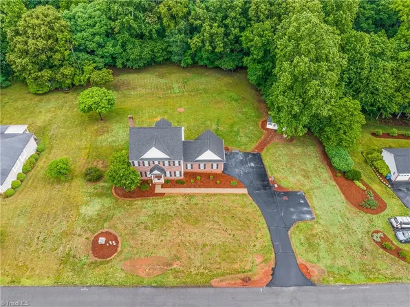 129 Walnut Ave, Yadkinville, NC 27055