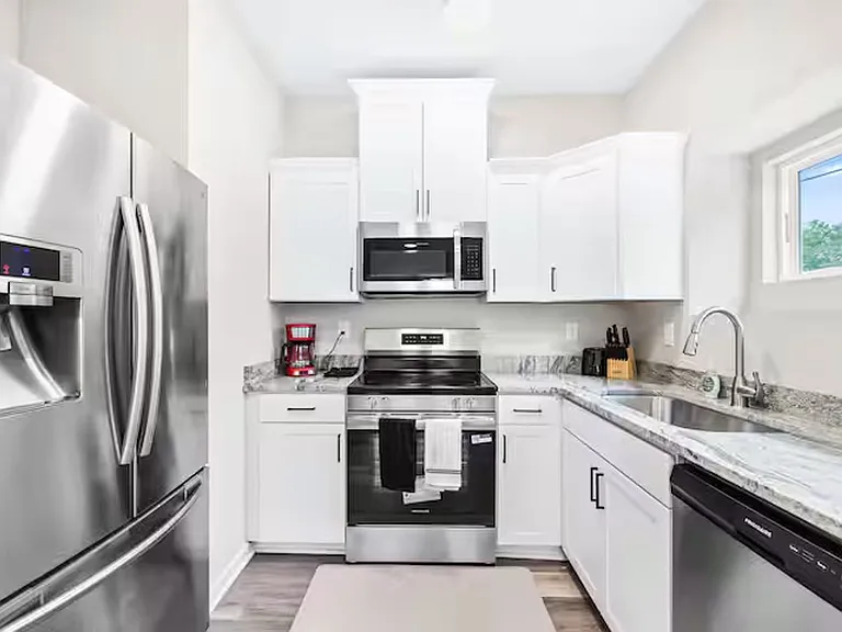 102 Mobley St — Photo 9