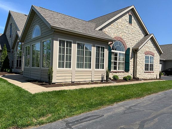 2nd image of 2685D Canterbury Cir