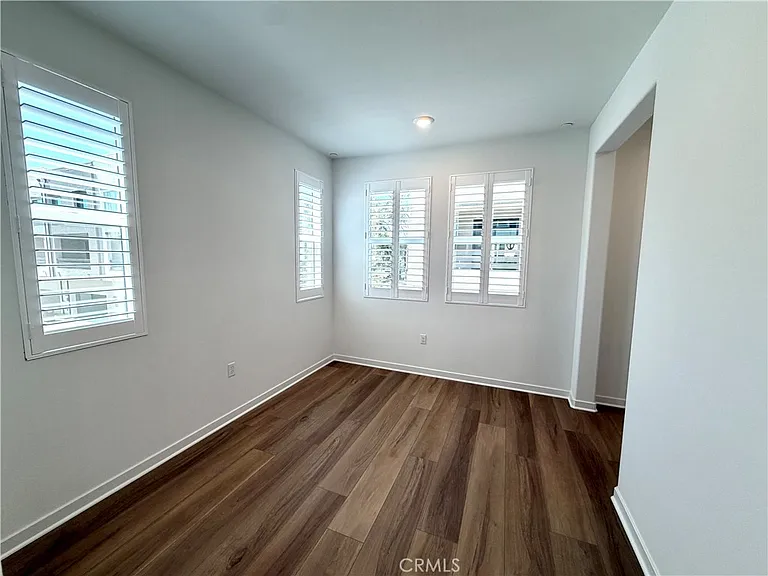 135 Evergreen — Photo 10