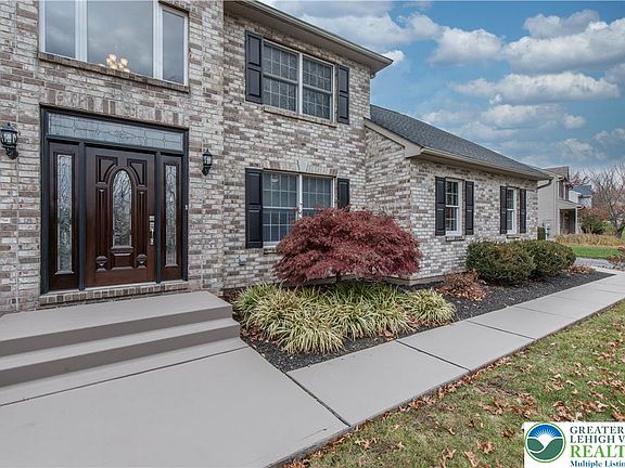 3rd image of 2438 Blue Jay Dr
