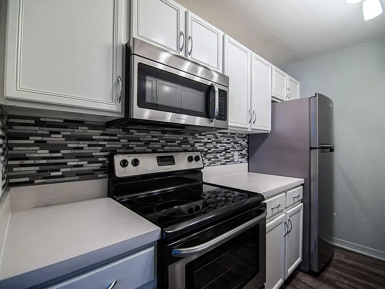 Woodland Heights Apartments — Photo 23