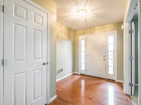 3rd image of 337 Foxhunt Dr