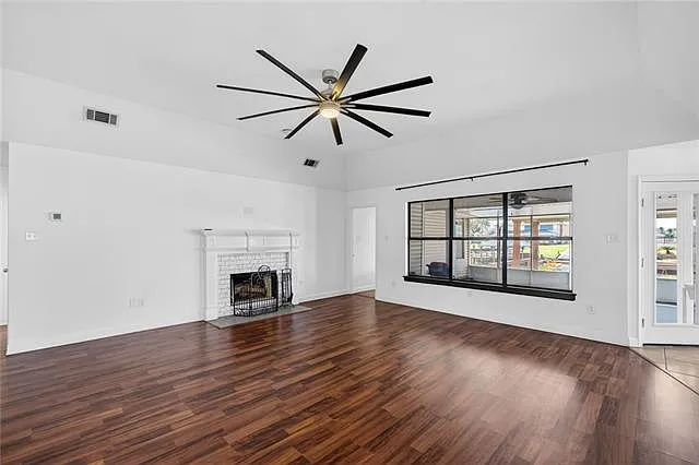 3 bed, 2.0 bath, 1792 sqft, $2,200 — Photo 3