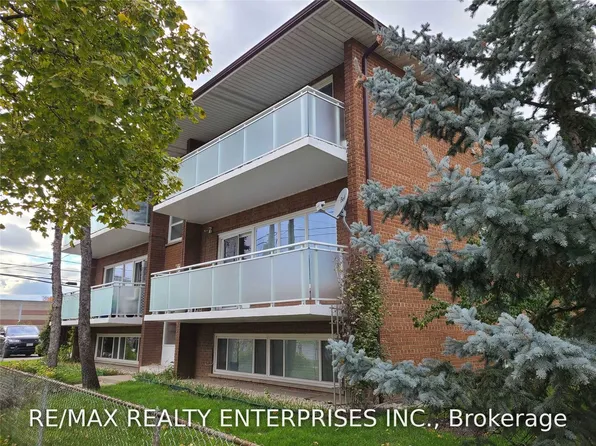 54 Rabbit Ln #3, Toronto, ON M9B 5S7