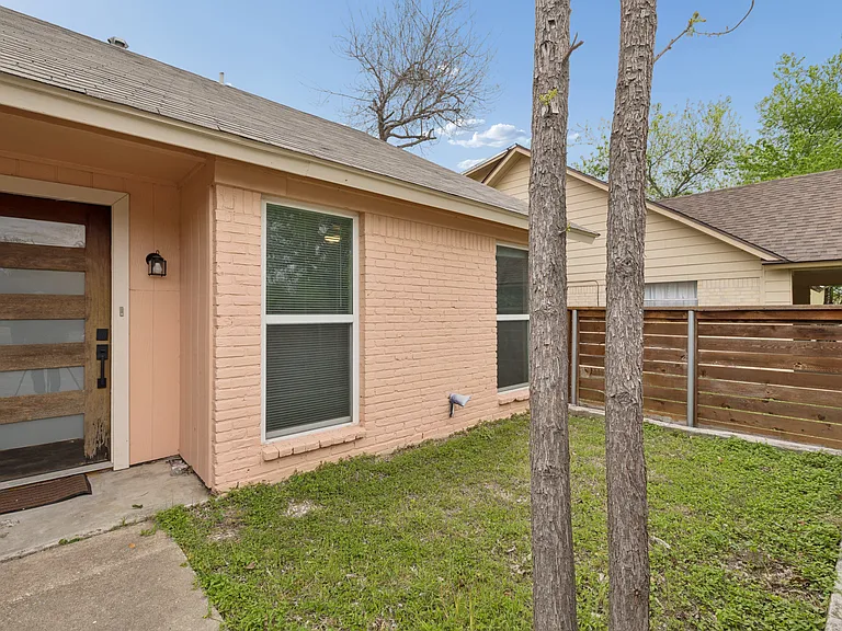 820 Sahara Ave #2 — Photo 2