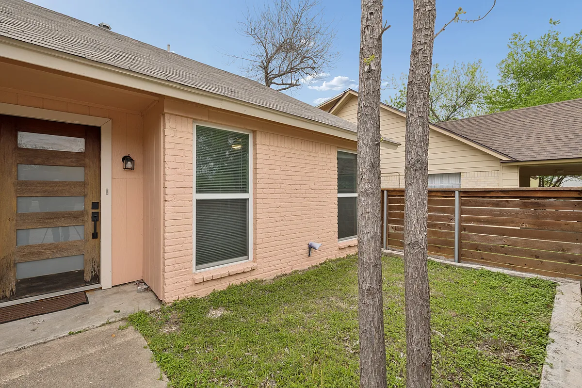 Building Photo - 820 Sahara Ave #2