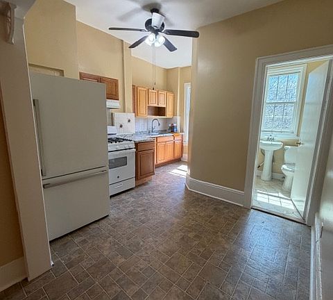 4th image of 141 Griffith St Floor 2