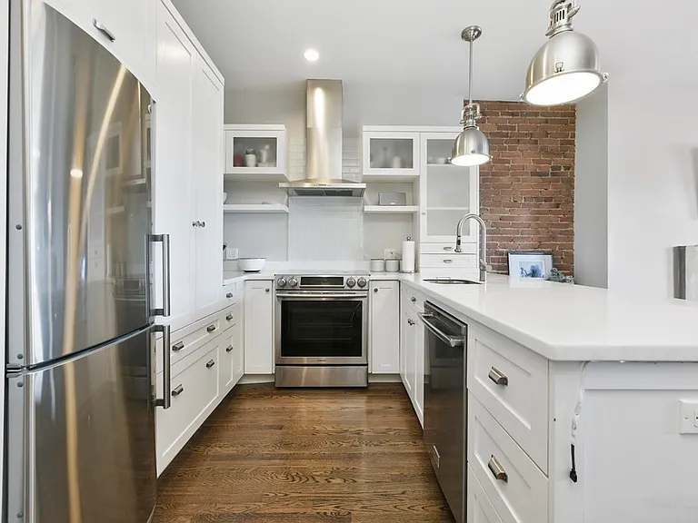 482 Beacon St #32 — Photo 1