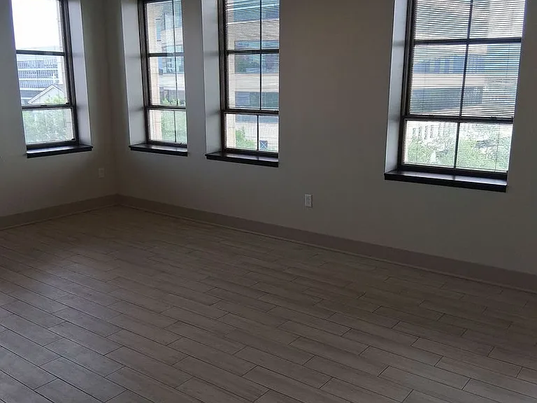 603 W Main St — Photo 5