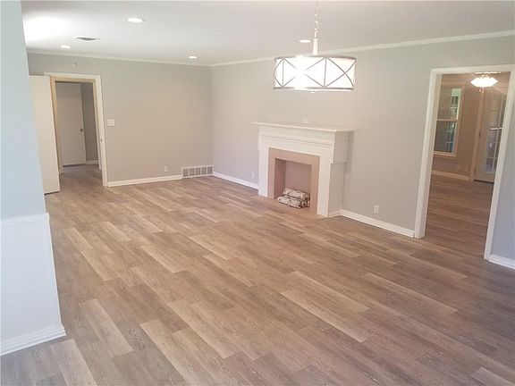 5th image of 202 W Park Ave