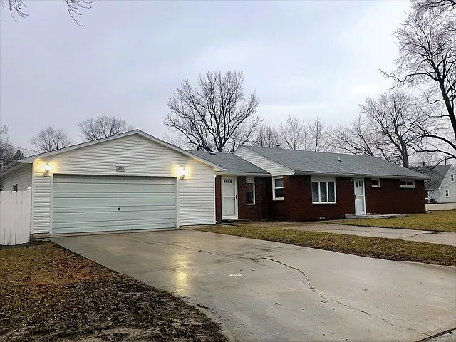 1602 Cornell Dr photo 1