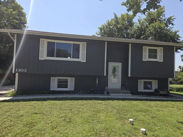 1303 14th St, Wamego, KS 66547