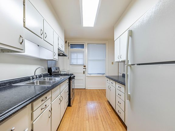 5th image of 7436 N Claremont Ave #2
