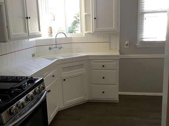 3rd image of 2439 Andreo Ave