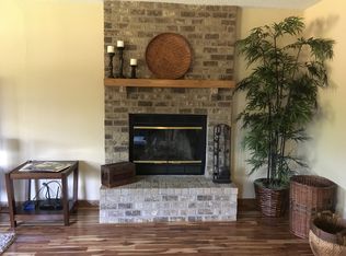 2380 Timberwood Dr, Chanhassen, MN 55317