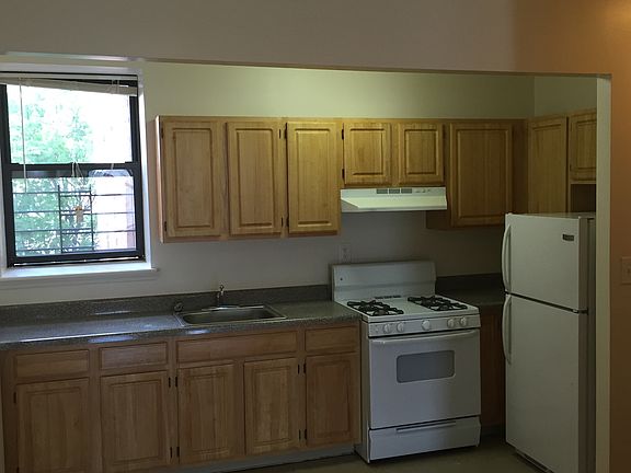 2nd image of 727 Macdonough St APT 3